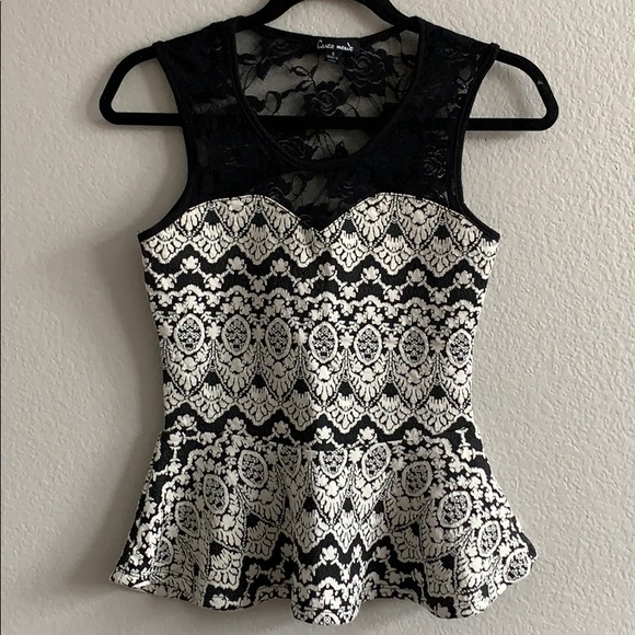 Tops - Patterned sleeveless blouse